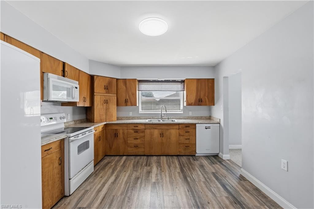 4220 Deleon ST-9