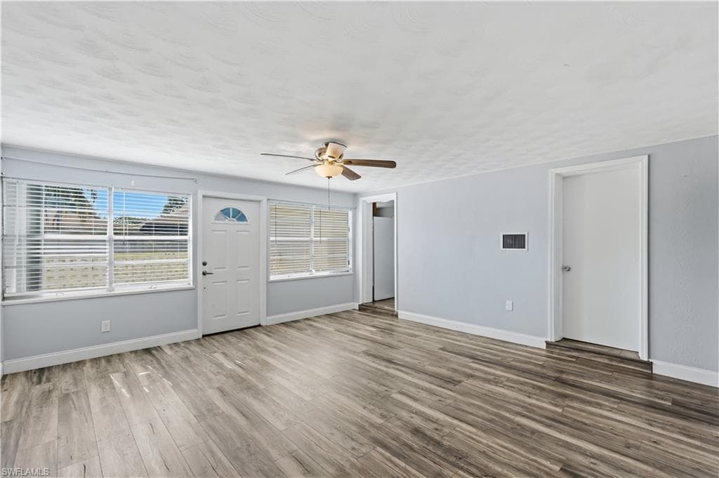 4220 Deleon ST-13
