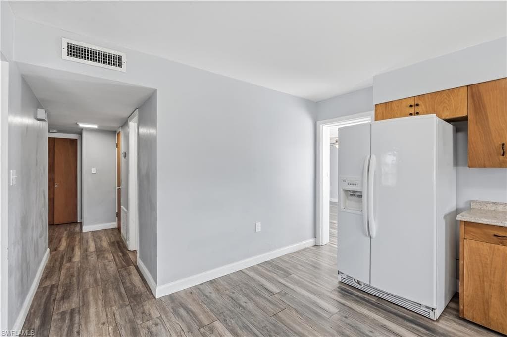 4220 Deleon ST-10