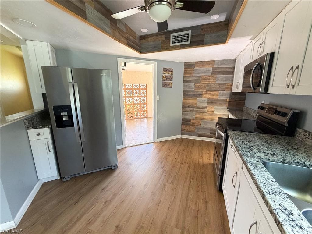 323 Dania ST-12