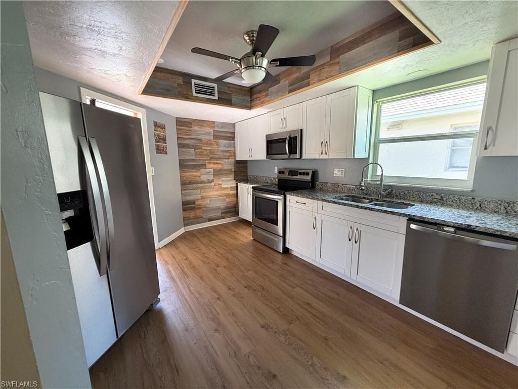 323 Dania ST-11