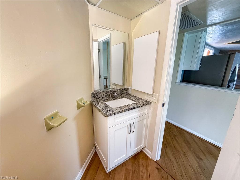 323 Dania ST-21