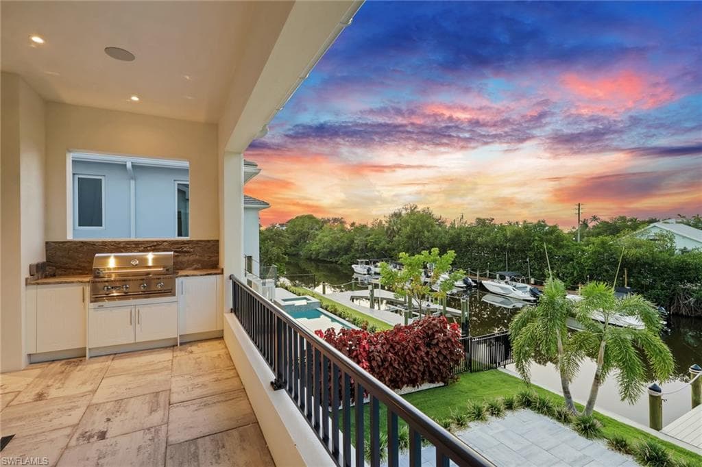 211 1st ST-5