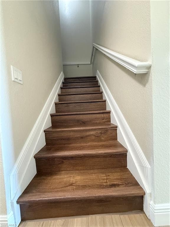 9051 Gervais CIR 1508-15