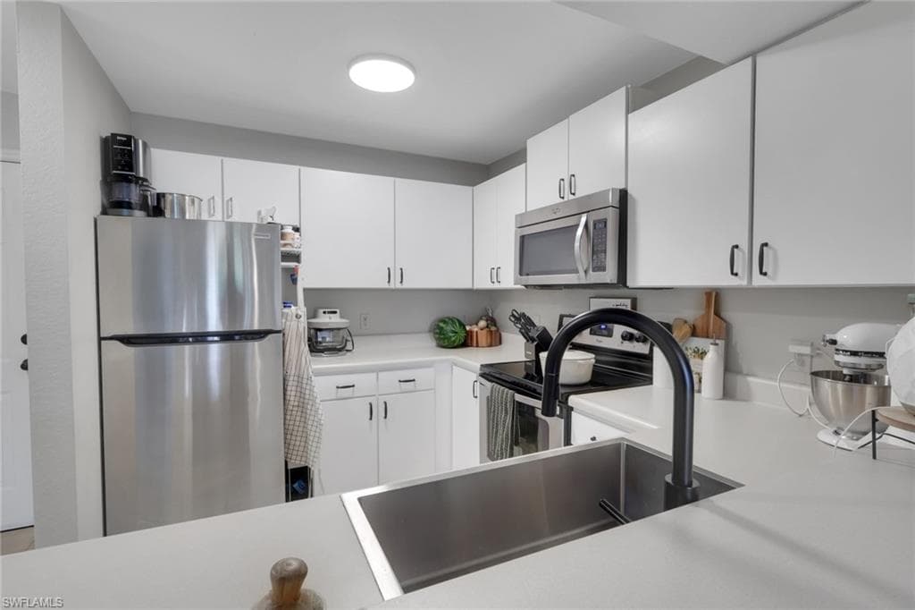 8304 Key Royal CIR 1723-4