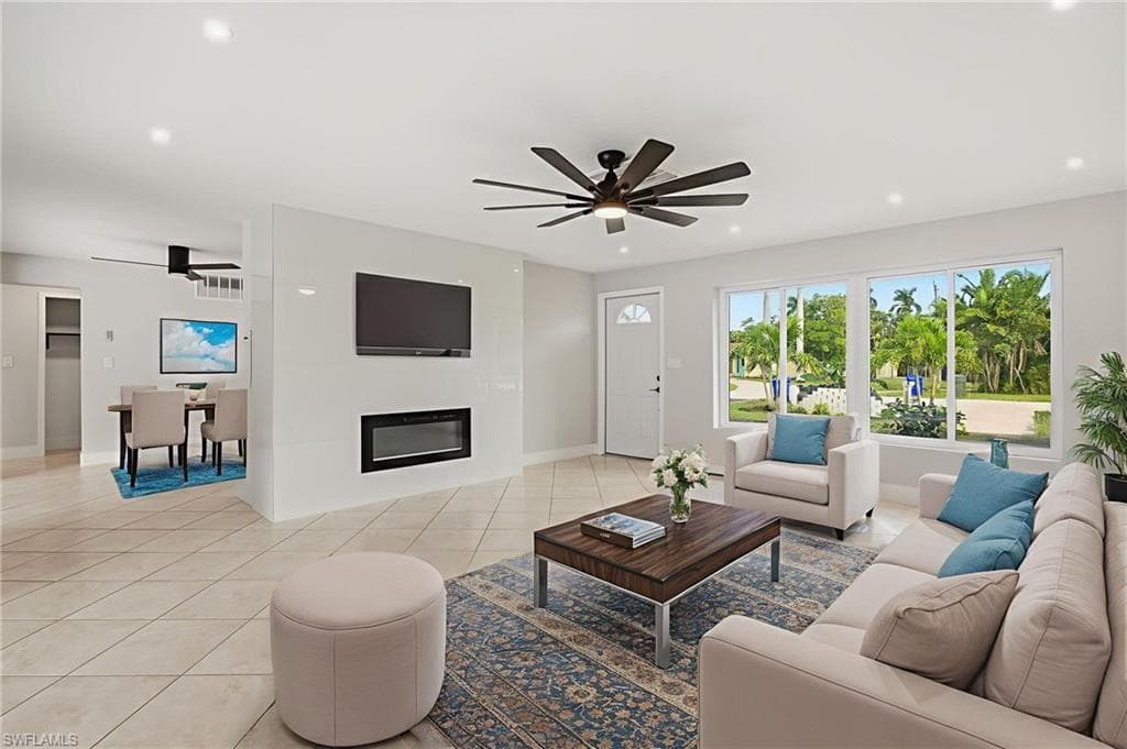 1560 Ricardo AVE-2