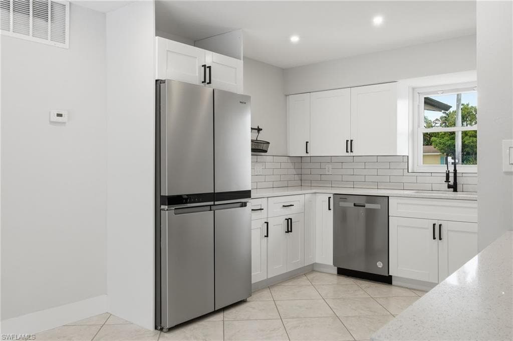 1560 Ricardo AVE-4