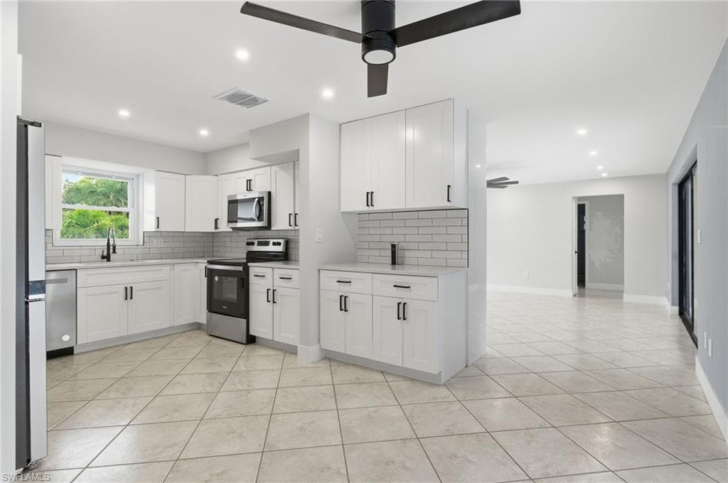 1560 Ricardo AVE-3