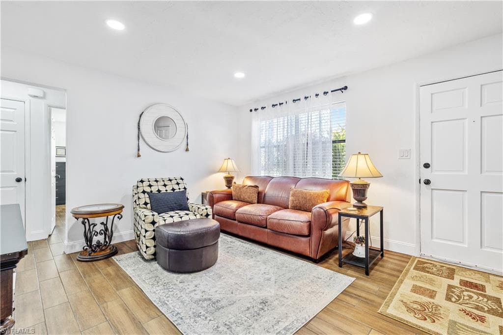 1643 Ricardo AVE-5