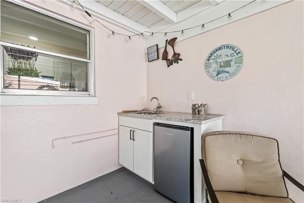 1643 Ricardo AVE-22