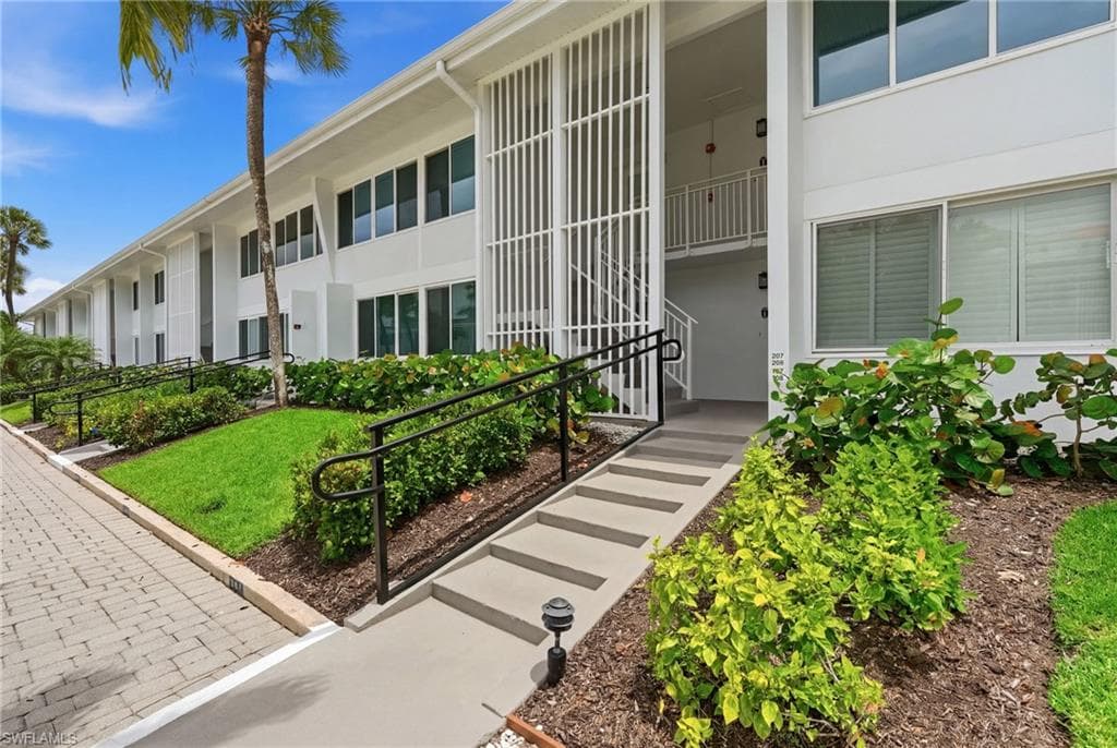 1065 Gulf Shore BLVD N 108-24