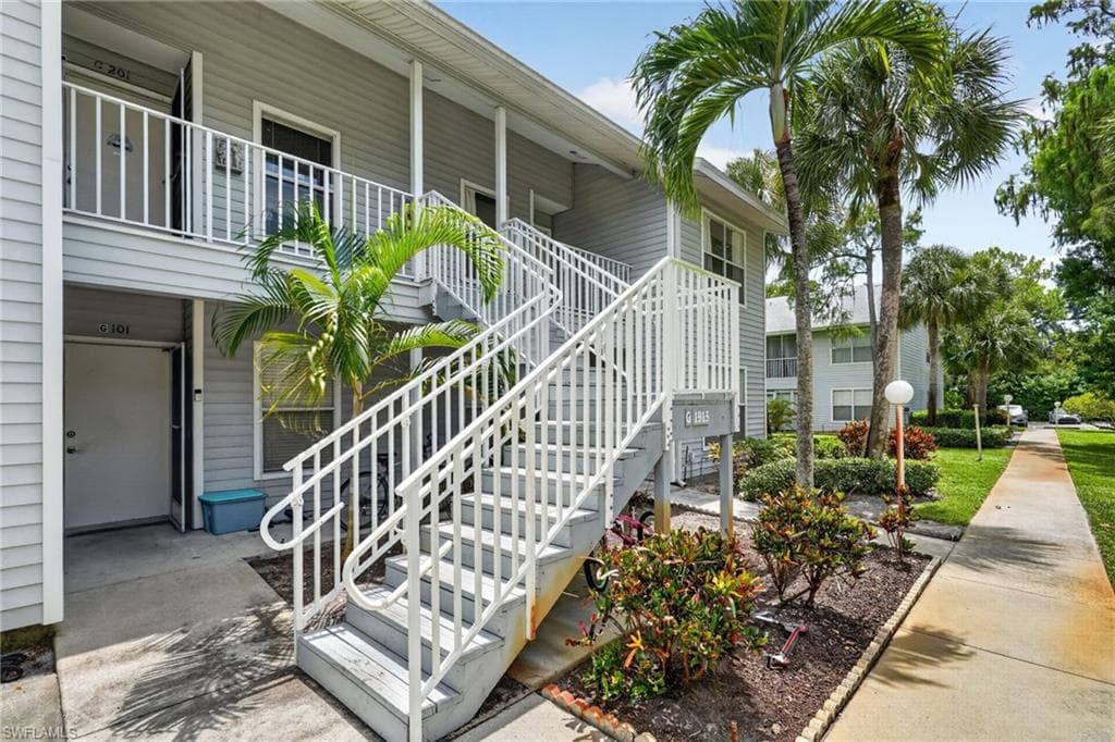 1915 Courtyard WAY 202-2