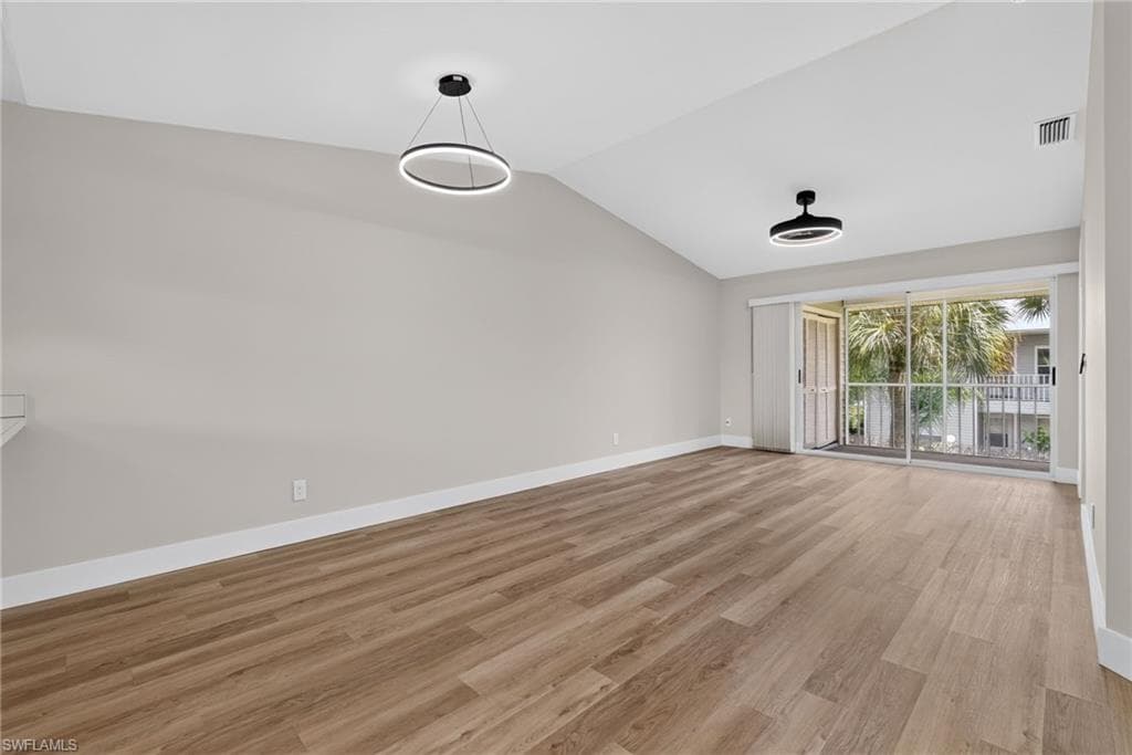 1915 Courtyard WAY 202-6