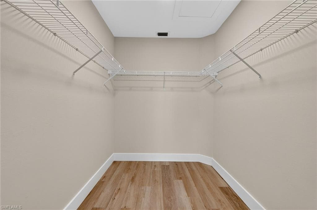 1915 Courtyard WAY 202-16