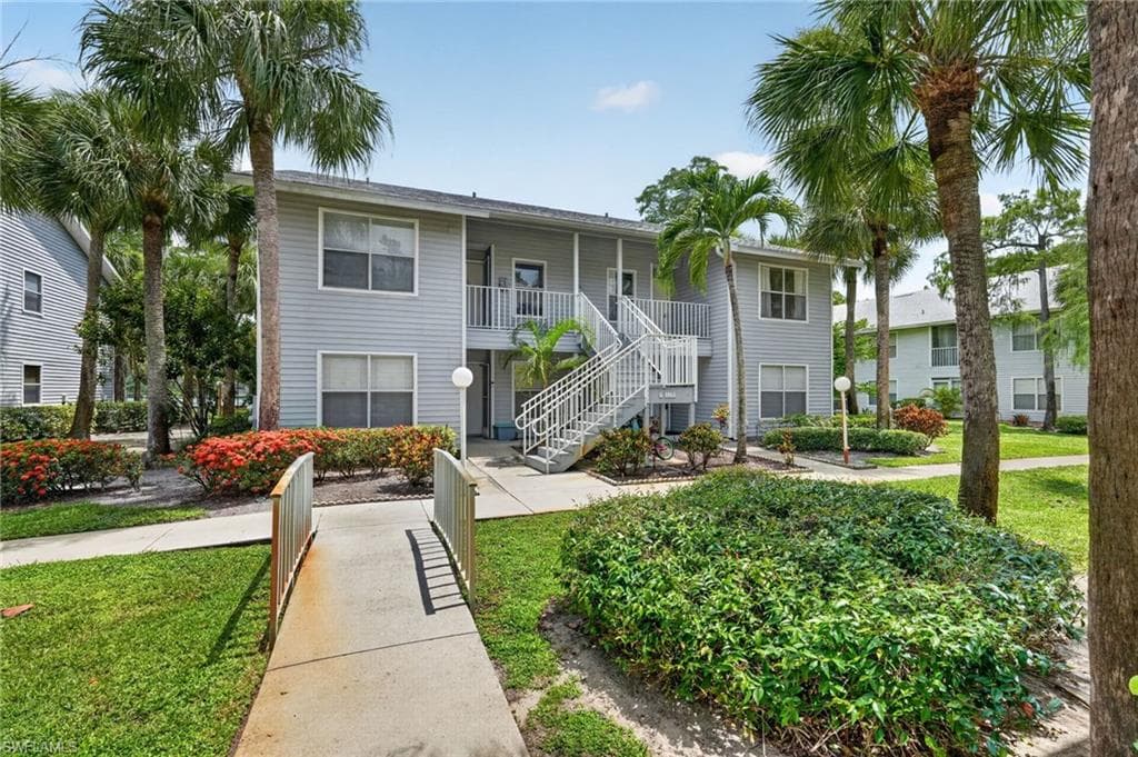 1915 Courtyard WAY 202-1