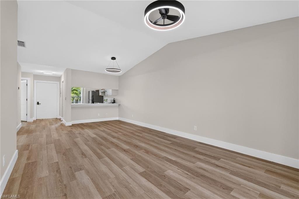 1915 Courtyard WAY 202-9