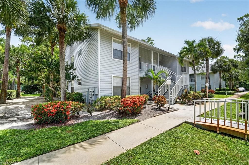 1915 Courtyard WAY 202-38