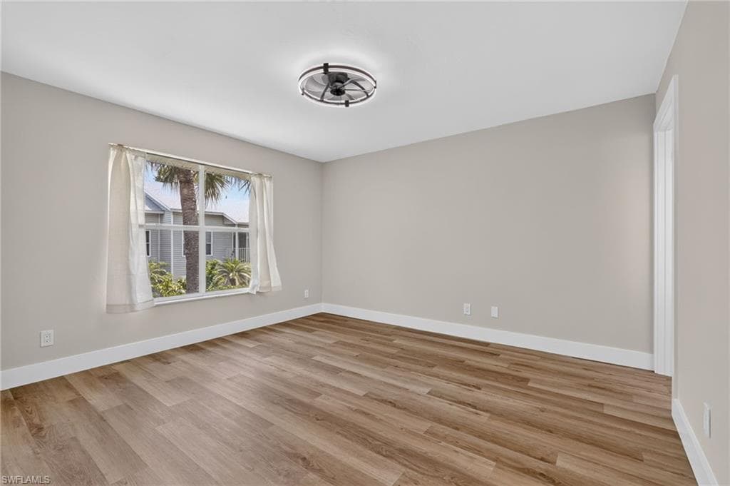1915 Courtyard WAY 202-10
