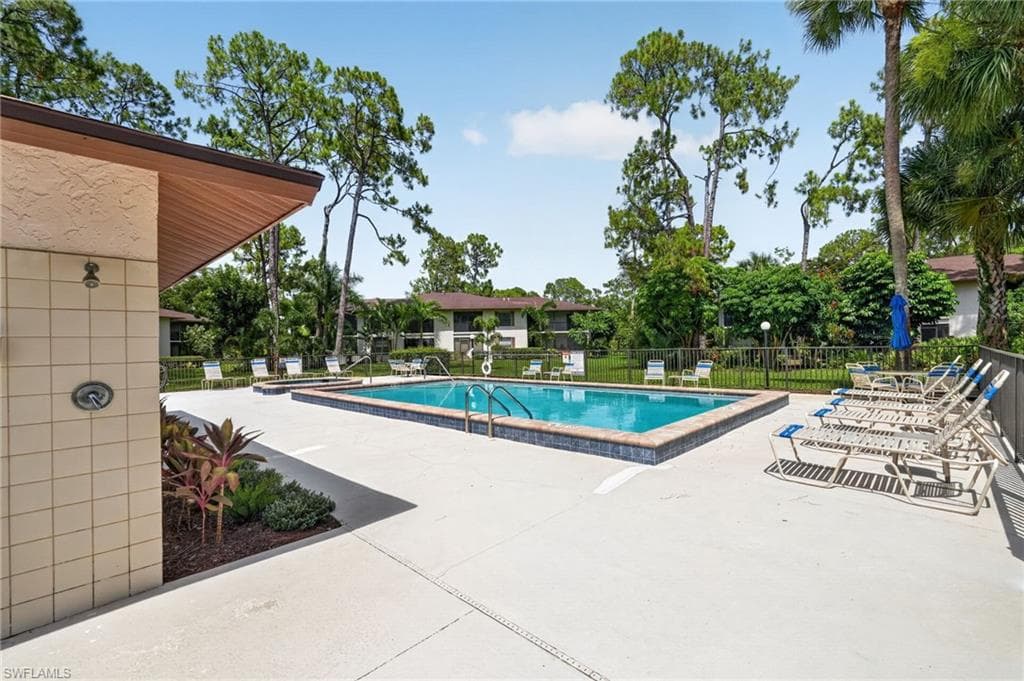 1915 Courtyard WAY 202-44