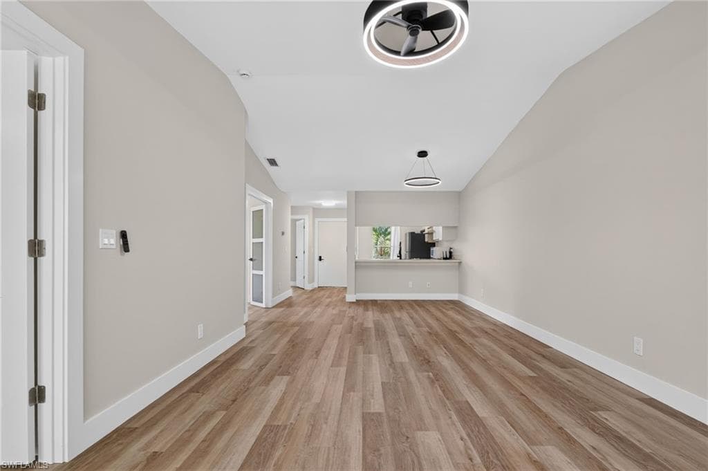 1915 Courtyard WAY 202-31