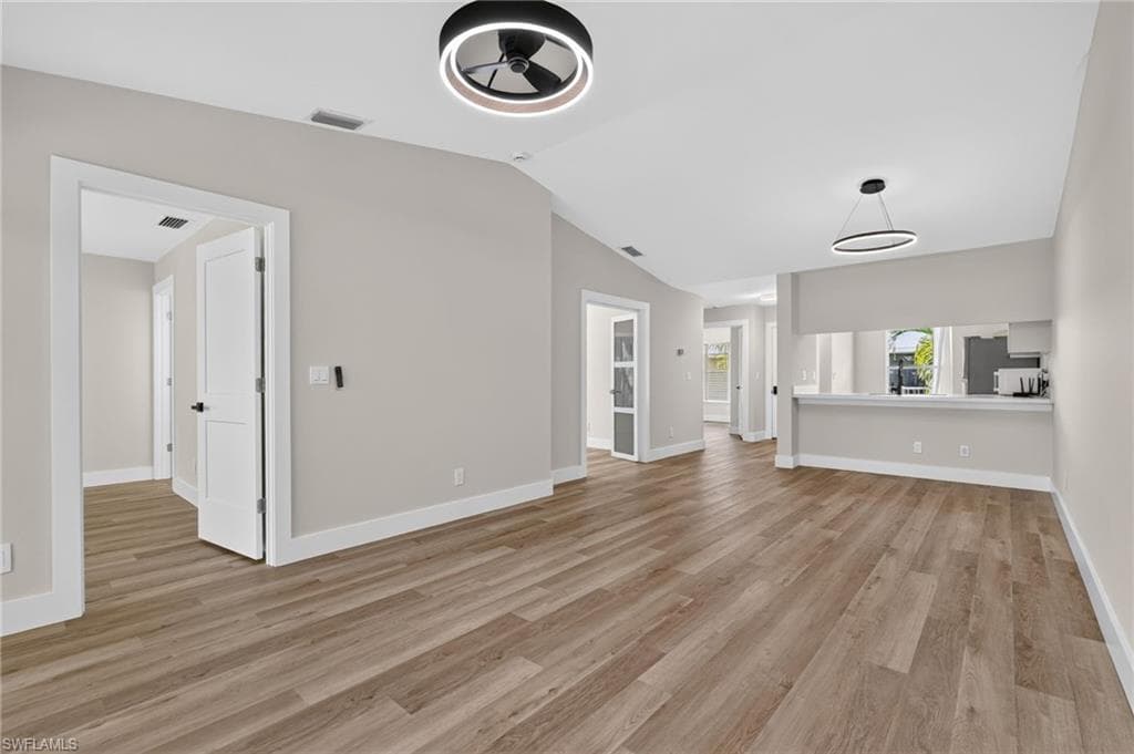 1915 Courtyard WAY 202-8