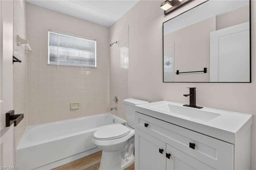 1915 Courtyard WAY 202-25