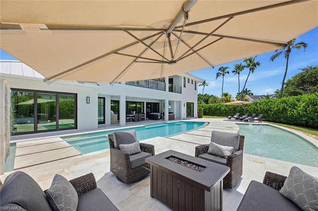 692 Banyan BLVD-2