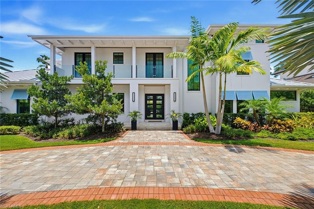 692 Banyan BLVD-3