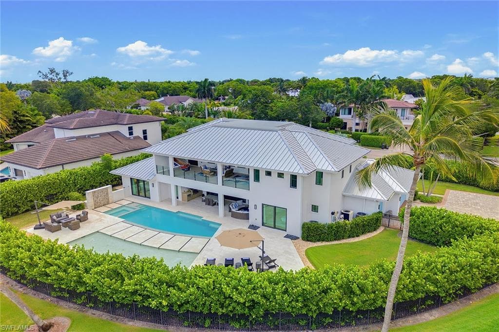 692 Banyan BLVD-1