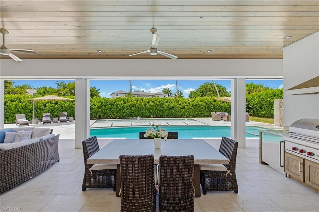 692 Banyan BLVD-10