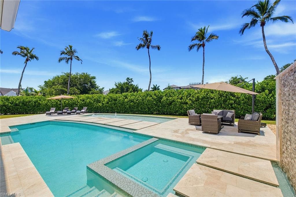 692 Banyan BLVD-11