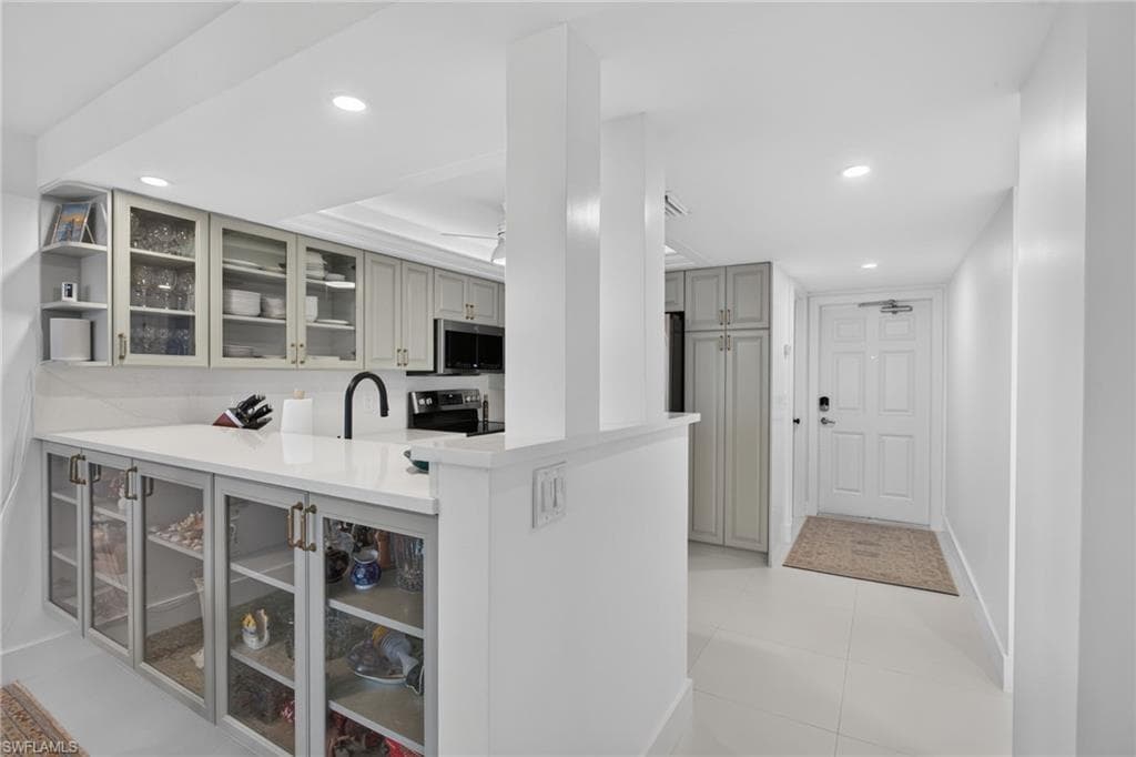 26000 Hickory BLVD 705-2