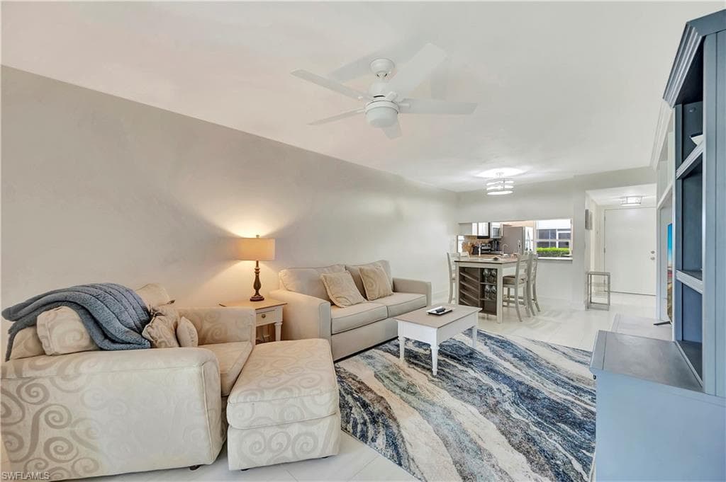 1925 Courtyard WAY F101-3