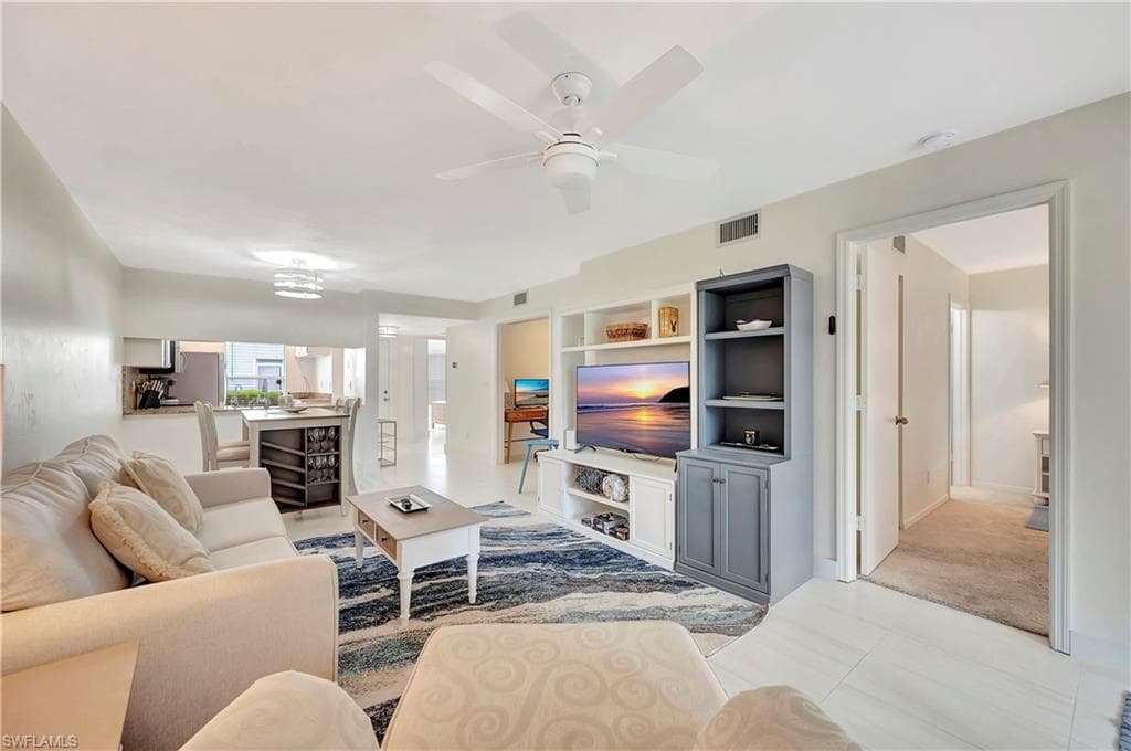1925 Courtyard WAY F101-4