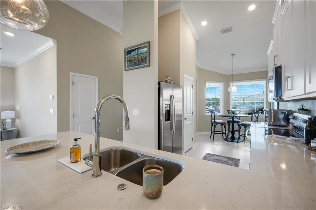 11811 Venetian Lagoon DR 204-15