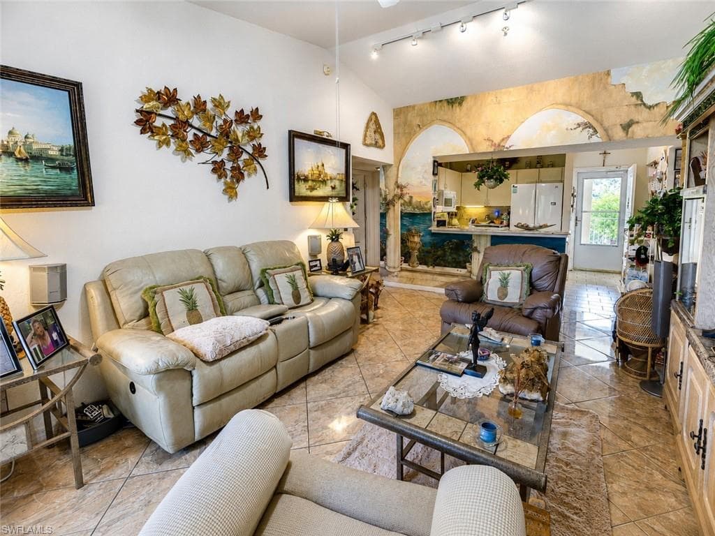 8294 Key Royal CIR 1631-12