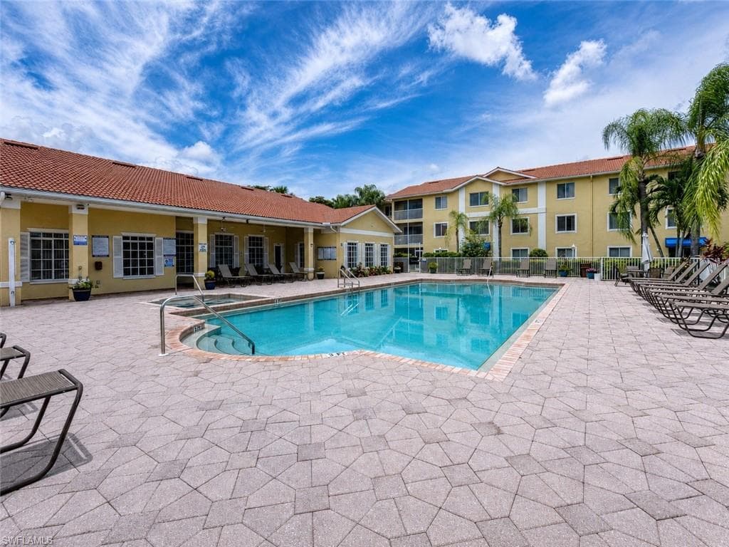 8294 Key Royal CIR 1631-37