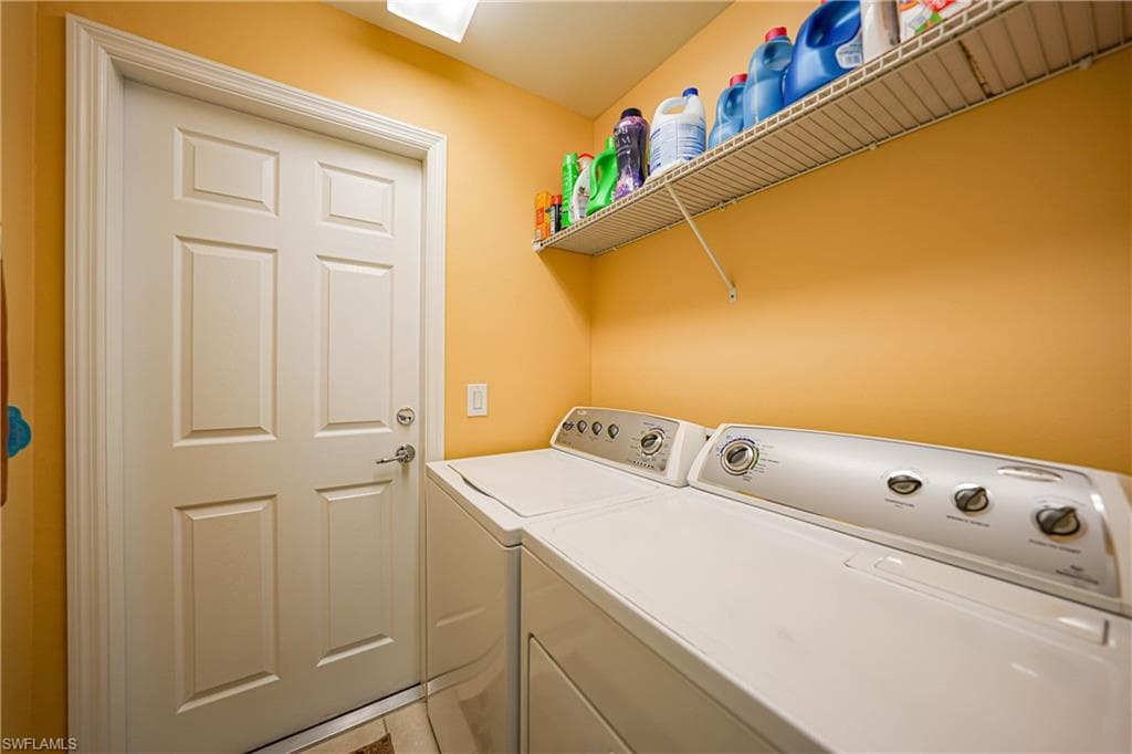 2457 Anguilla DR-22