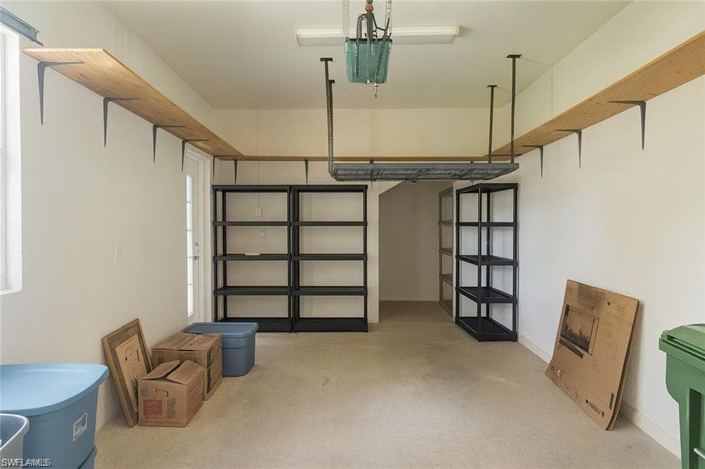 700 Luisa LN 2-33