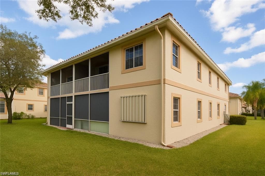 700 Luisa LN 2-4