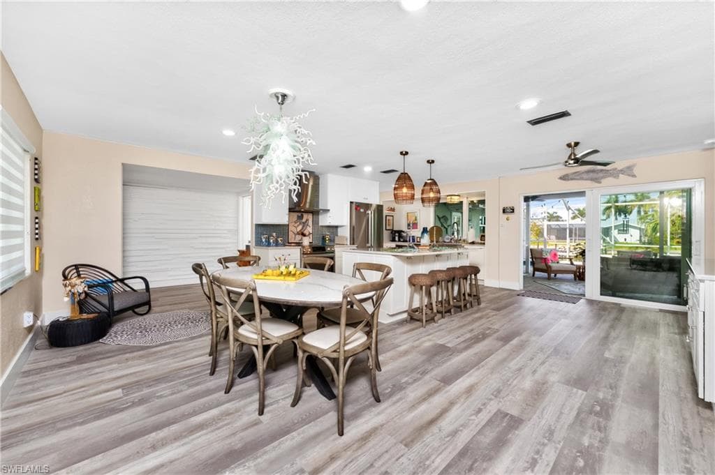 321 Capri Isles CT-12