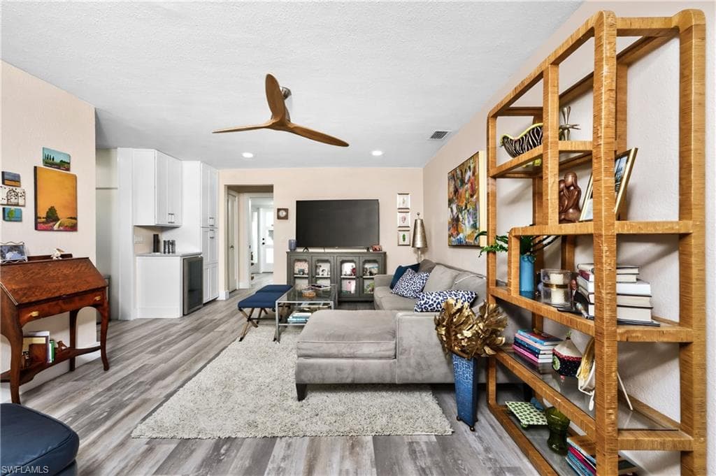 321 Capri Isles CT-22