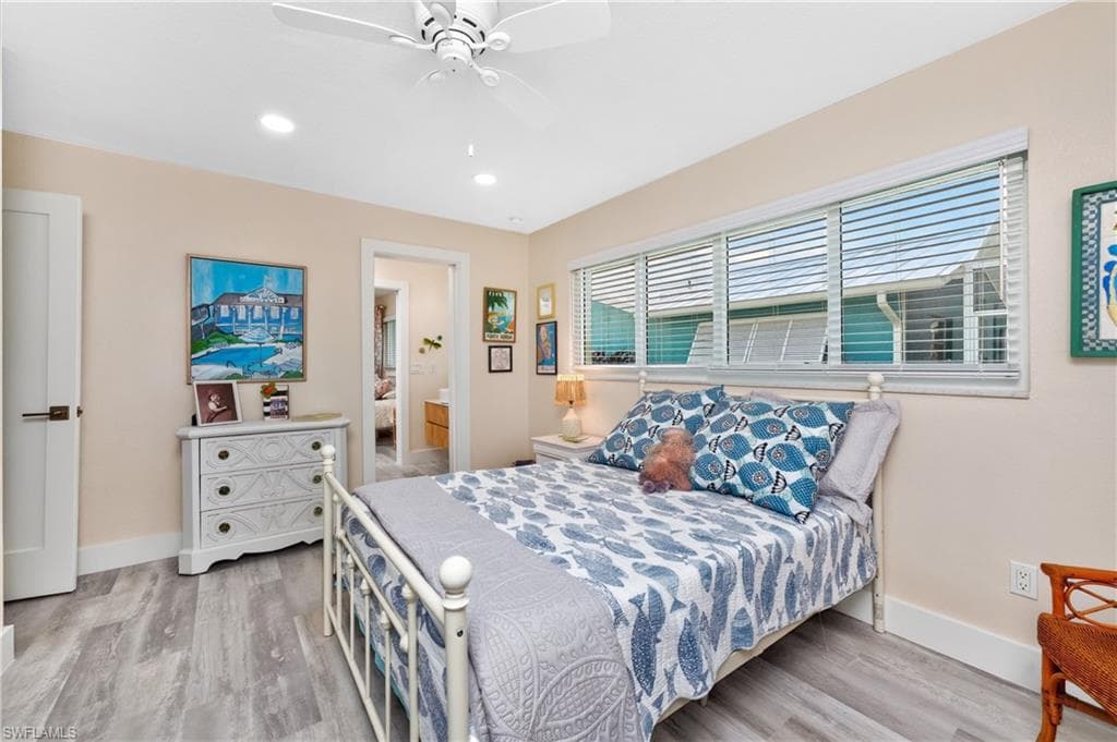 321 Capri Isles CT-28