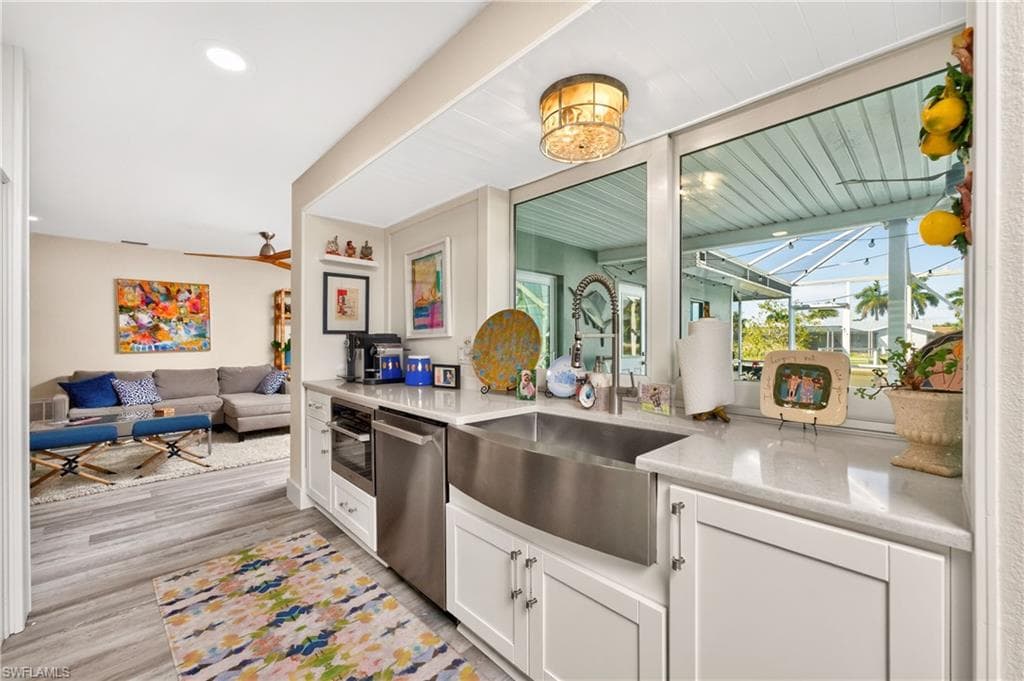 321 Capri Isles CT-14