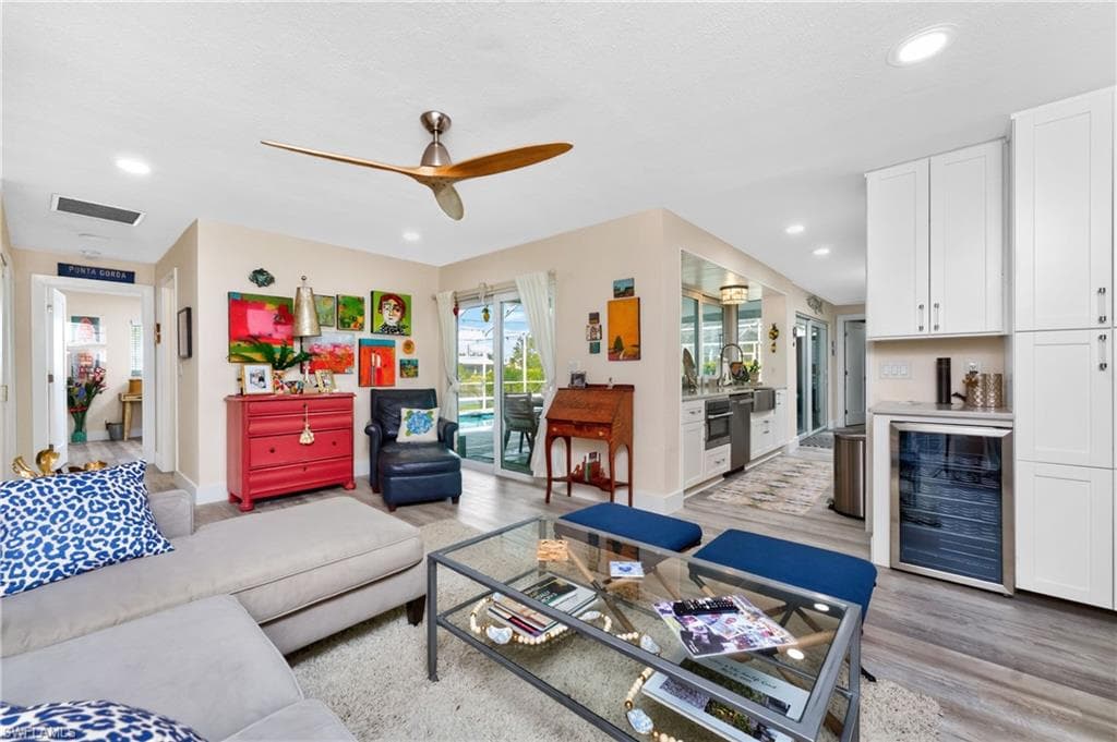 321 Capri Isles CT-18