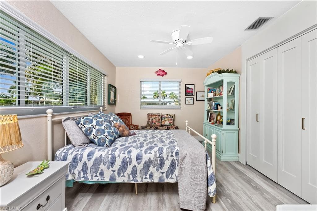 321 Capri Isles CT-29