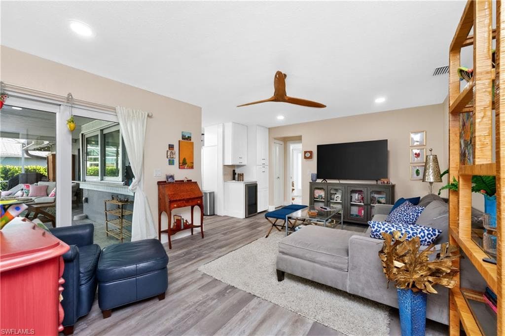 321 Capri Isles CT-21