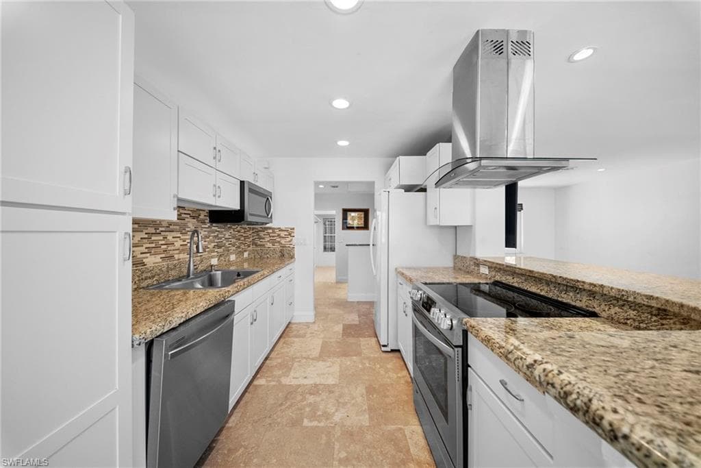 7454 Sea Island RD-13