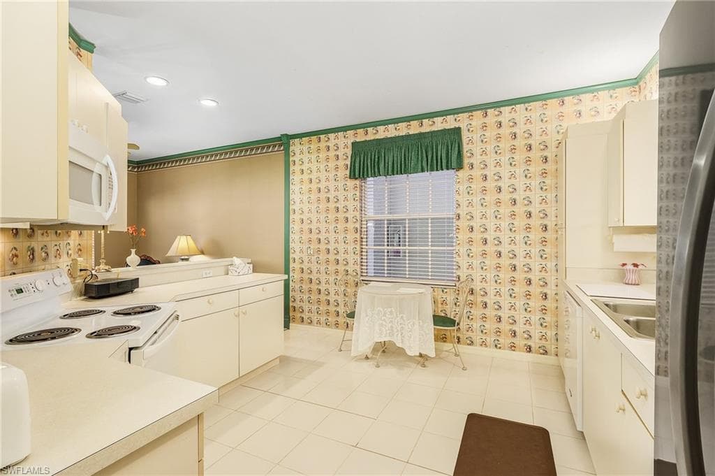 5693 Heron LN 503-15