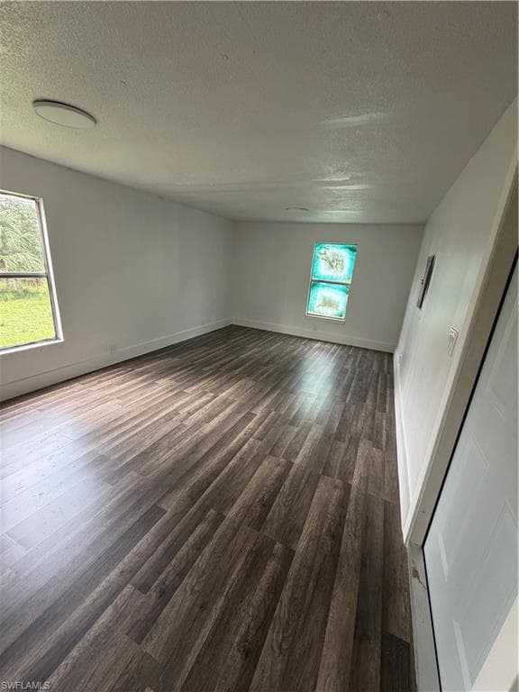 990 Riviera AVE-3